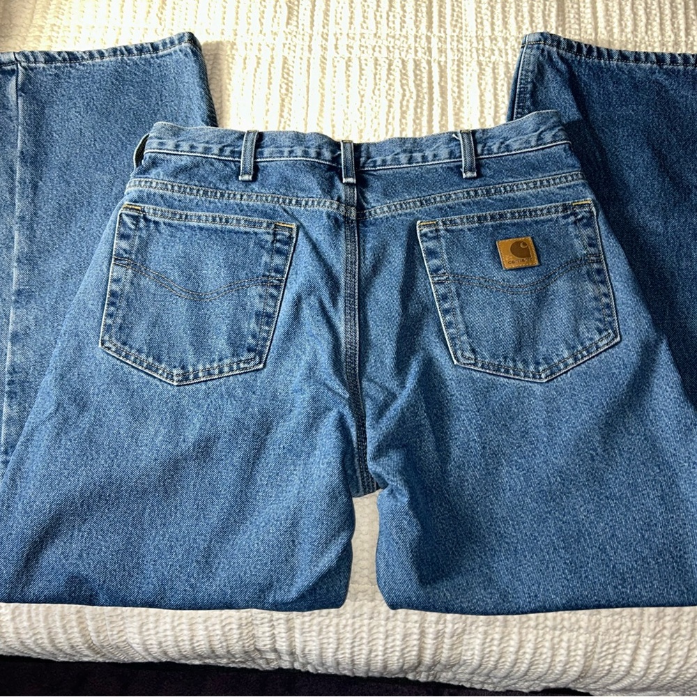 Carhartt Men’s Dark Blue Relaxed Fit Jeans with Back Pocket Patch - Picture 4 of 5